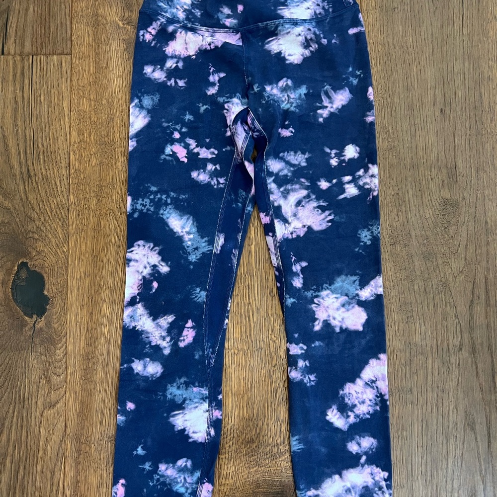 Lululemon Athletica Blue and Pink Tie-Dye Leggings